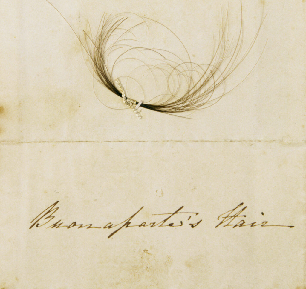 Şuviţa de păr a lui Napoleon, vândută cu 13.000 de dolari