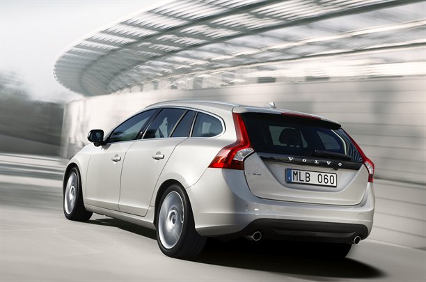 Volvo prezintă break-ul V60, versiunea ”utilitară” a noului model S60
