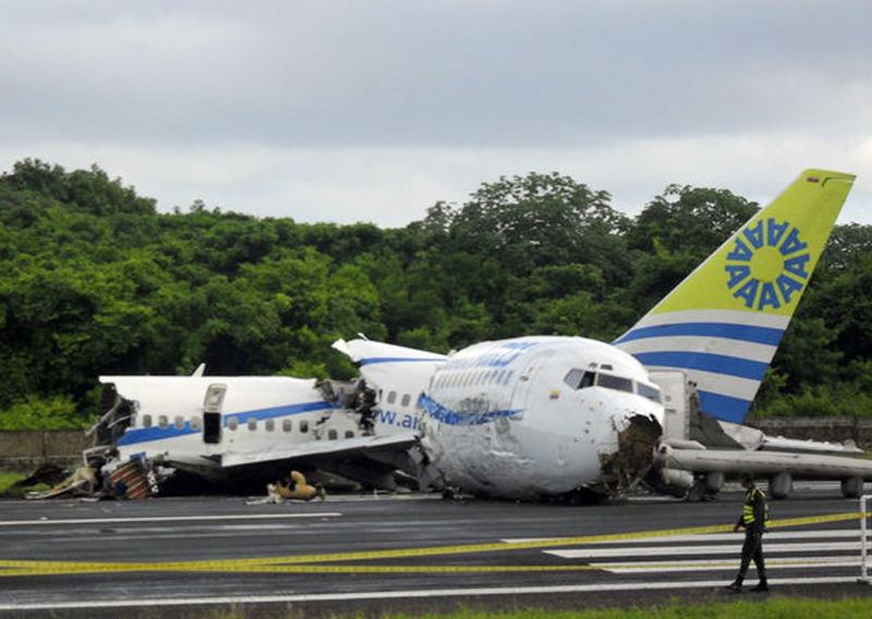 Avion lovit de fulger în Columbia