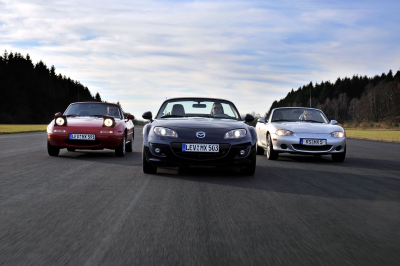 DRIVE-TEST: Mazda MX-5, două decenii de împliniri măreţe