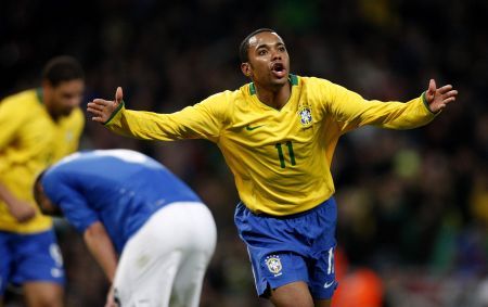 Robinho a semnat cu AC Milan