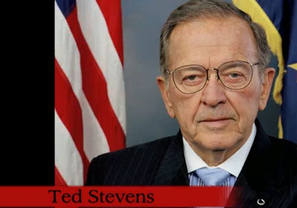 Senatorul american Ted Stevens a murit într-un accident de avion