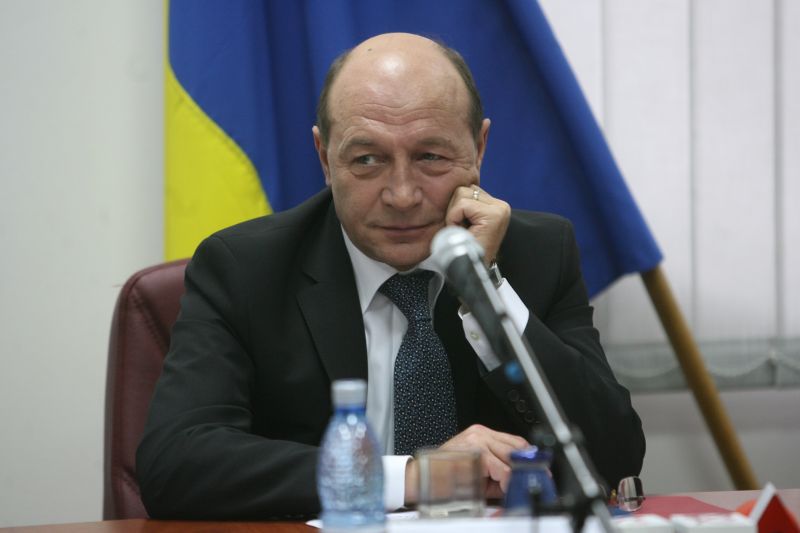 Traian Băsescu: "Profesorii sunt mai bine plătiţi decât mine pe oră"