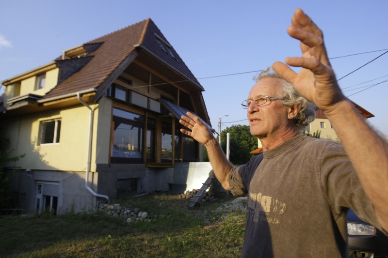 Un sas a revenit în România cu casa în spate