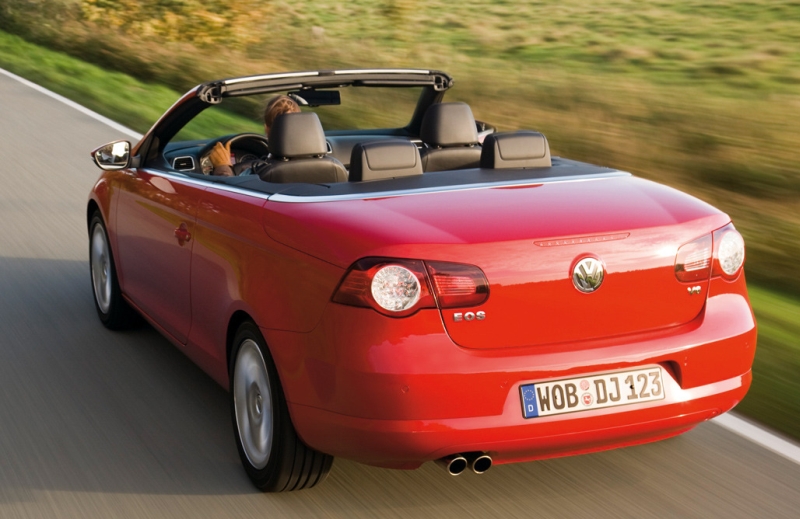 Volkswagen Eos, cel mai bine vândut cabriolet din România, iese din producţie