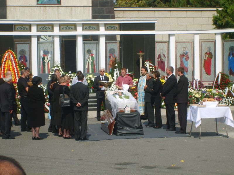 Chestorul Mircea Bot înmormântat cu onoruri militare în prezenţa şefilor din Poliţia Română