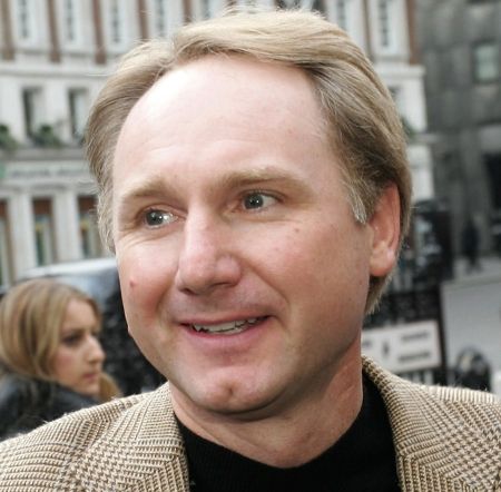 Dan Brown, mai mult donat decât cumpărat