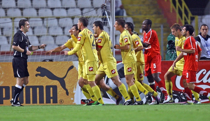 Dinamo, iubită iarăşi de arbitri