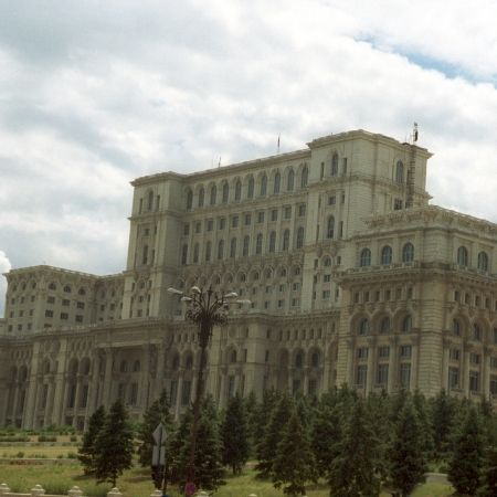 Duminică, cros la Palatul Parlamentului