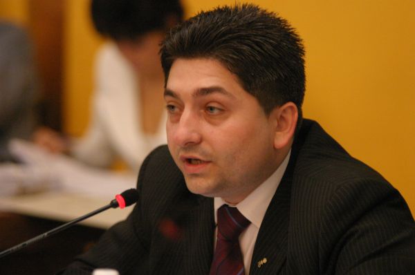 Finul lui Boc a lăsat salariile "nesimţite" la Consiliul Judeţean Cluj
