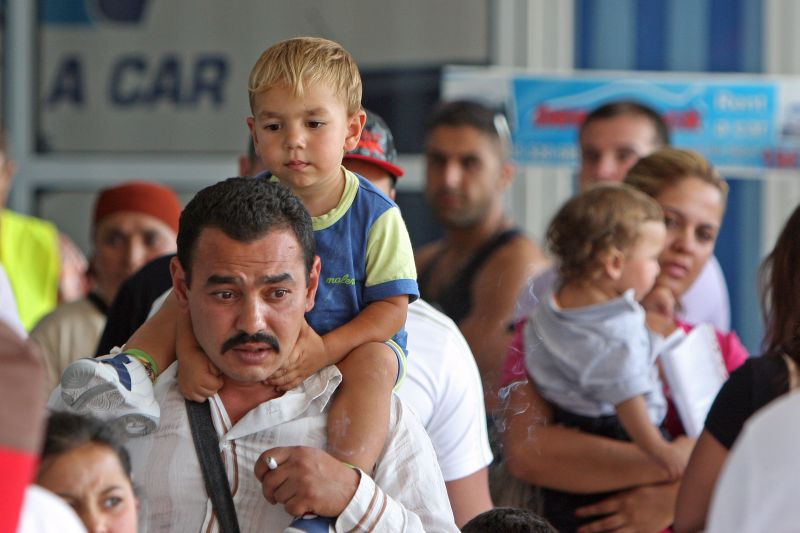 Franţa mai expulzează 100 de romi