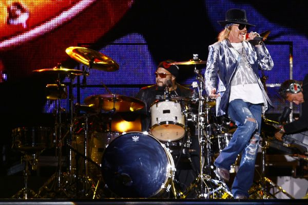 Guns N’ Roses şi-a luat revanşa în faţa fanilor plictisiţi de aşteptare | FOTO