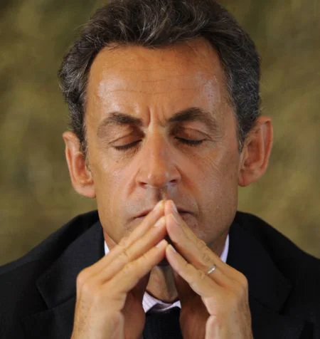 Nicolas Sarkozy, blestemat de ţigani