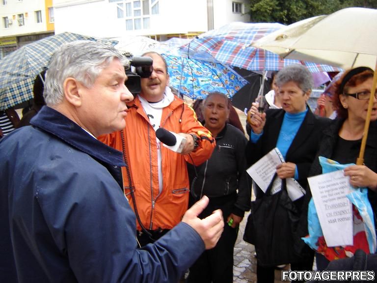 Primarul din Călăraşi, faţă cu contestatarii: "Sunteţi nişte javre. V-am scos din mizerie"