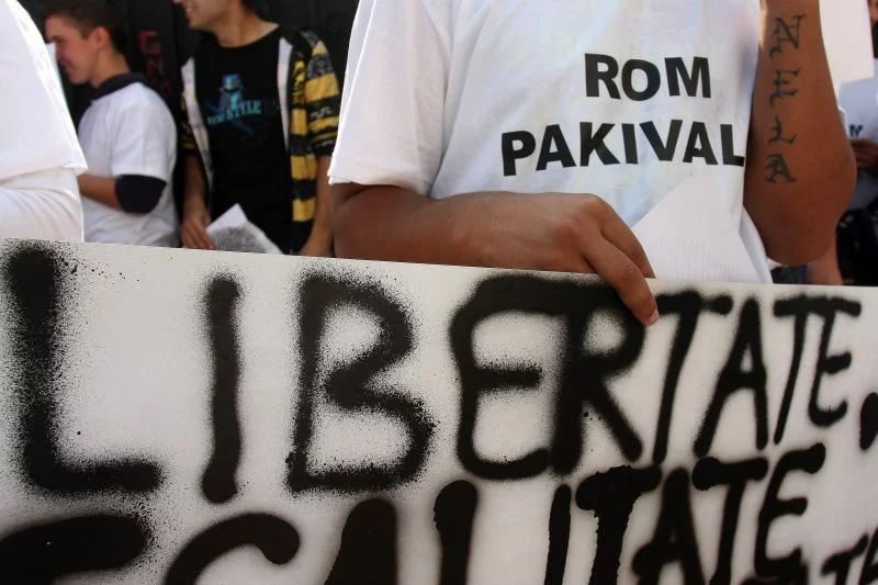 Repatrierea romilor: CE acuză Franța de încălcarea dreptului european