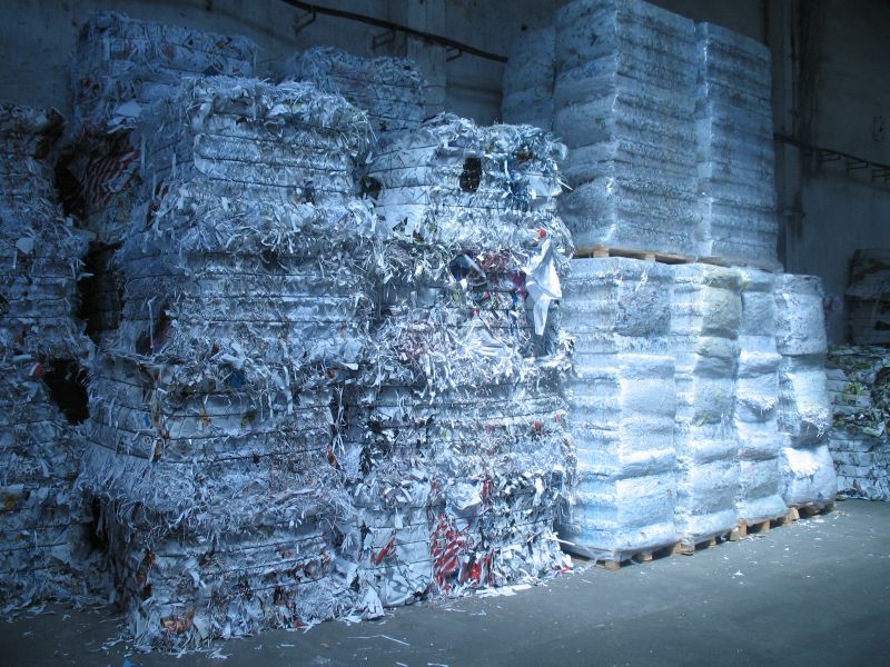 Unde şi cum reciclează românii hârtia?
