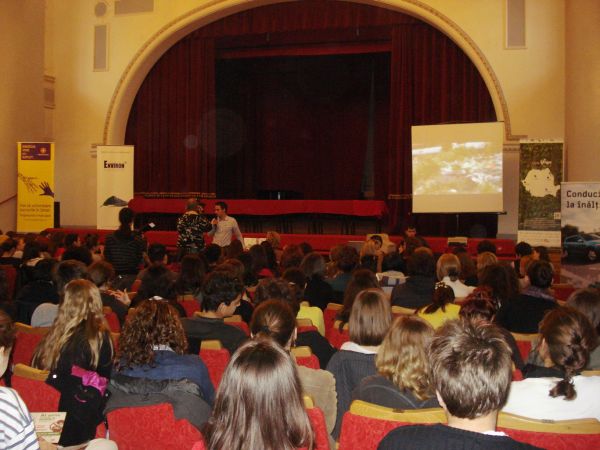 500 de tineri au participat la proiecţiile Guerilla Verde din Bucureşti