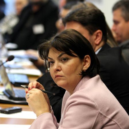 Adina Vălean: trebuie listate urgent depozitele cu potenţial toxic