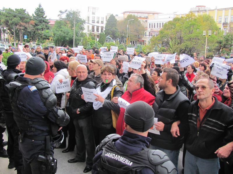 Angajaţii primăriilor încep şi ei protestele