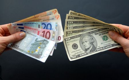 Euro, în cădere liberă. Motivul pentru care investitorii mizează pe o altă monedă