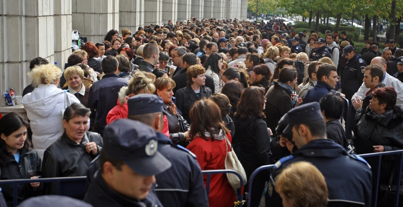 Bani în plus pentru ajutoare sociale şi infrastructură