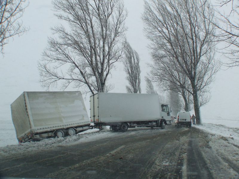 Boagiu îi sancţionează pe transportatorii fără anvelope de iarnă