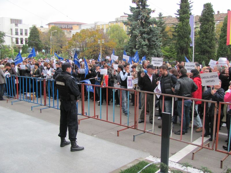 Funcţionarii din Constanţa nu renunţă la proteste | VIDEO