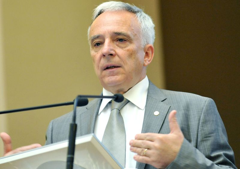 Isărescu, mai îngrijorat de aprecierea leului sub 4 lei decât de depreciere