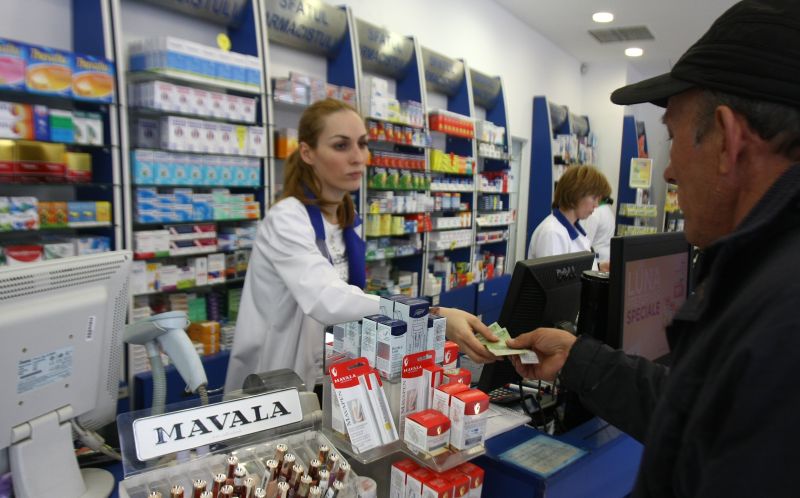 Ministerul oferă medicamente gratuite, dar scade comisioanele farmaciilor