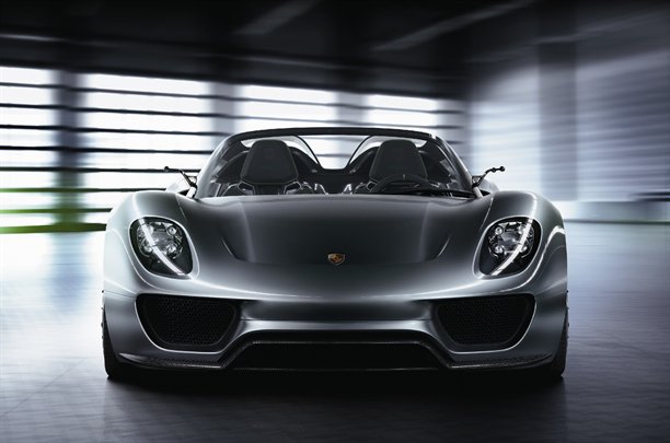 Oficial: Porsche pune în circulaţie supermodelul hibrid 918 Spyder. În 2013