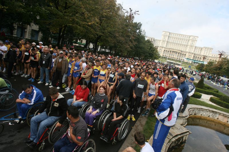 Peste 4.500 de participanţi la crosul Loteriei Române | VIDEO