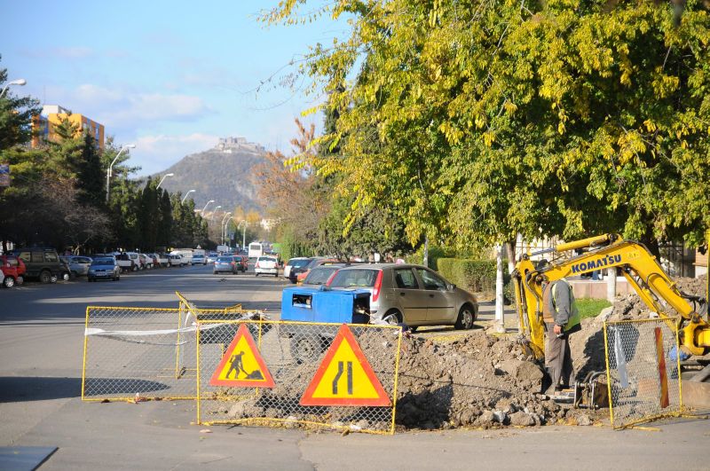 Primăria Deva, în război cu firmele care refac carosabilul