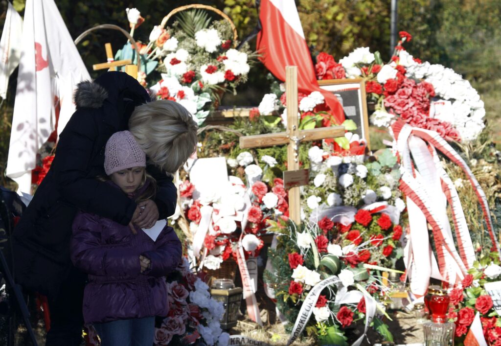 Rămăşiţe umane şi fragmente din aeronava lui Kaczynski, găsite la Smolensk