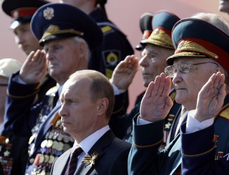 Ruşii dau 4 milioane de euro pe an pentru educaţie patriotică