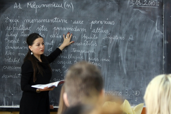 Senatul interzice meditaţiile pe bani date propriilor elevi