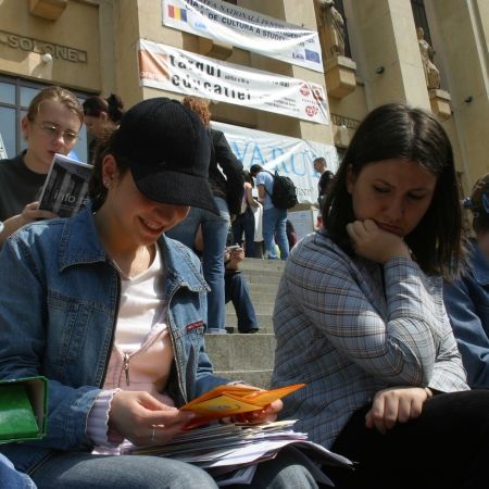 Studenţii cer premierului să renunţe la asumare pe legea Educaţiei