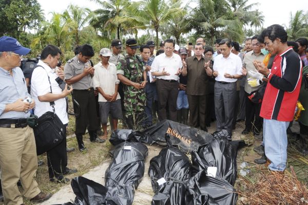 Tsunami în Indonezia: bilanţul ar putea ajunge la 500 de morţi