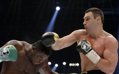 Vitali Klitschko, victorie la puncte în faţa lui Shannon Briggs