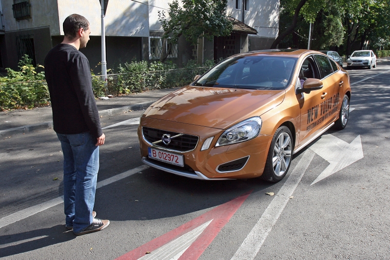 Volvo, dresată să frâneze singură | VIDEO