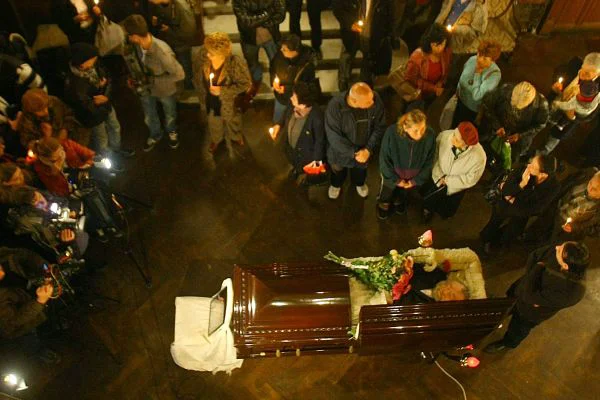 Adrian Păunescu, înmormântat la Cimitirul Bellu cu onoruri militare