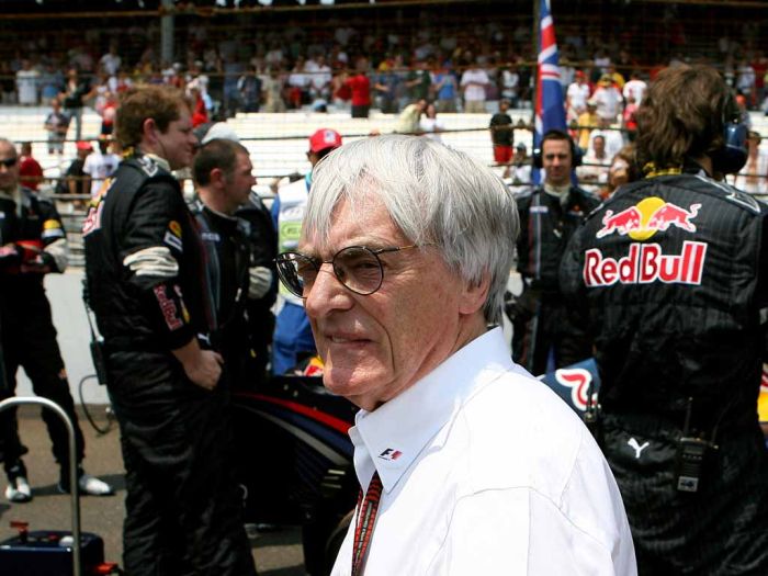 Bernie Ecclestone, jefuit şi spitalizat