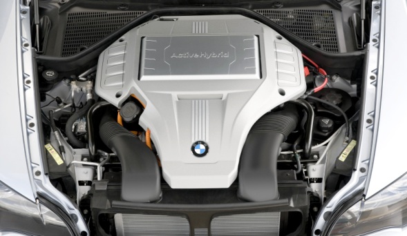 BMW introduce propulsia hibridă şi în gamele Seria 3 şi Seria 5