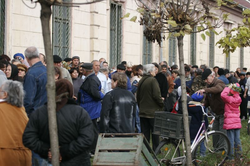 Coadă la ajutoarele de la UE