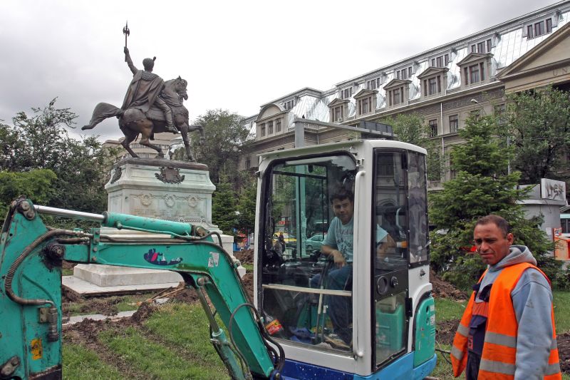 Construcţia parcării subterane din Piaţa Universităţii ar putea fi sistată