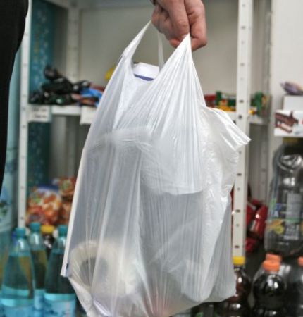 Culisele efectelor asupra mediului: punga de plastic versus cea de hârtie