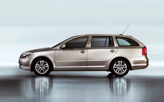 Din noiembrie, modelele Skoda Octavia şi Superb vor fi disponibile cu sistem 4x4 şi cutie de viteze automată