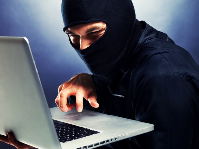 Hacker-ul român care a spart site-ul Marinei Britanice: "Nu sunt un terorist"