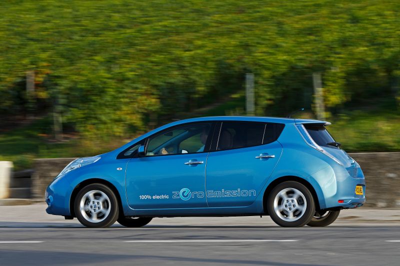 Nissan Leaf şi Dacia Duster: faimă şi pedeapsă la "Maşina anului" 2011 în Europa