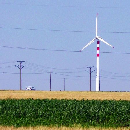 ONG: firmele mici nu au şanse pe piaţa energiei regenerabile din România