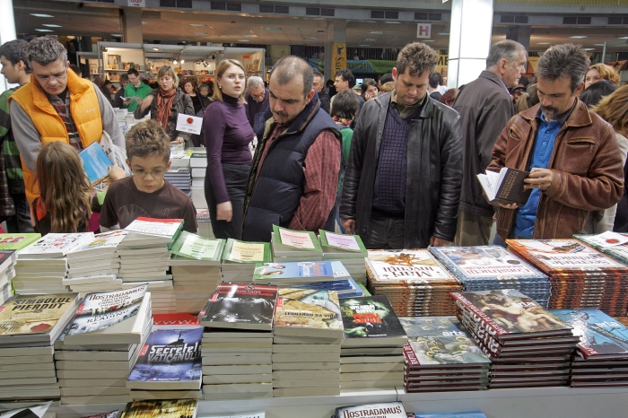 Revoluţia, Stieg Larsson şi Principesa Margareta domină topurile de vânzări